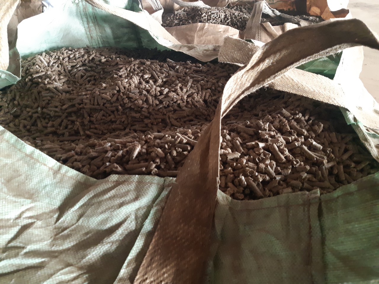 Kim ngach xuất khẩu viên nén gỗ có xu hướng giảm
